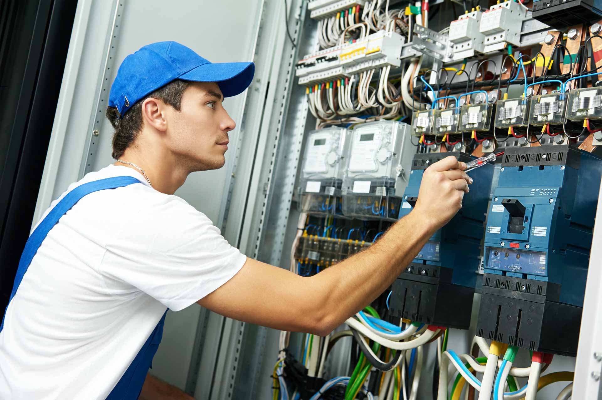 A ArkElEnCo Electrician working on a hige fuseboard